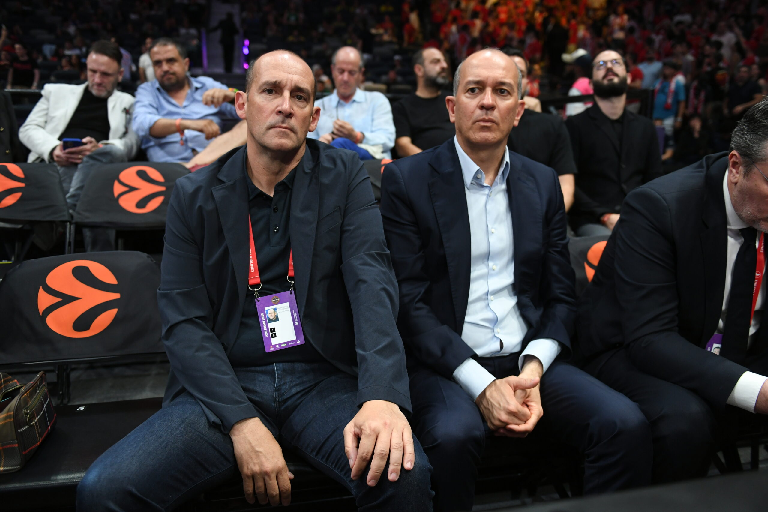 Παρακολουθούν τον μικρό τελικό οι Αγγελόπουλοι (pics)