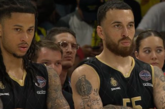 Η Φενερμπαχτσέ άφησε... άτιτλο τον Μάικ Τζέιμς για 4η φορά! (pic)