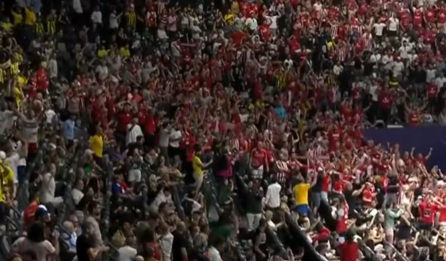 Χαρές στον μικρό τελικό! «Πάρτι» από τους οπαδούς του Ολυμπιακού