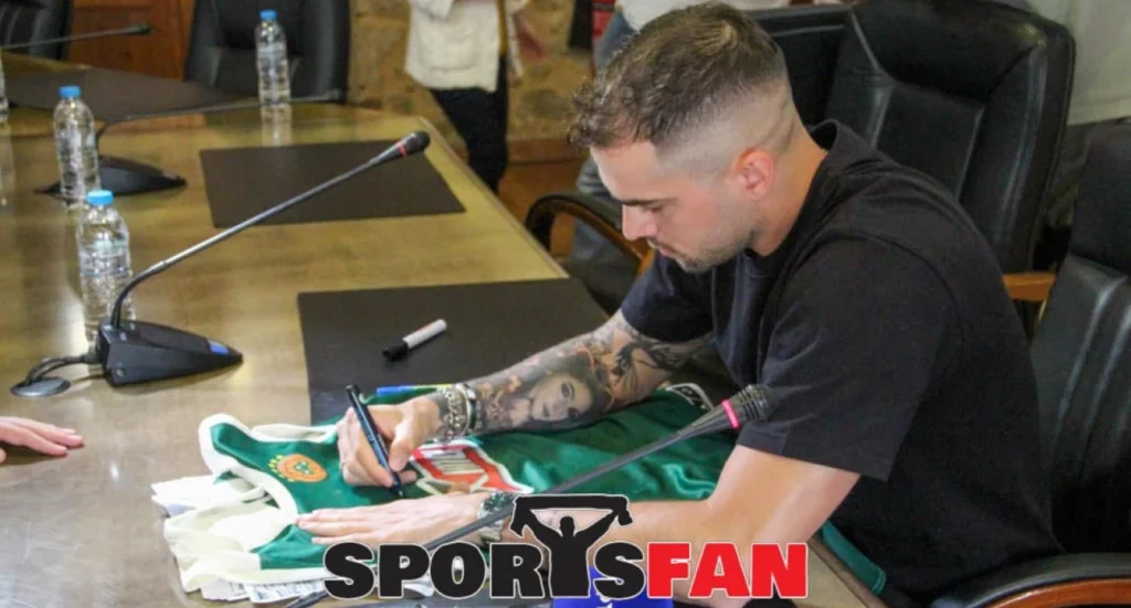 Ο Τολιόπουλος υπογράφει φανέλα του Παναθηναϊκού