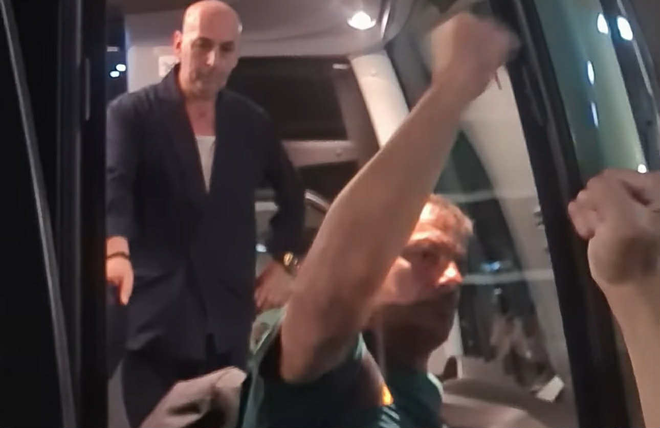 Δείτε βίντεο: Η αντίδραση του Αταμάν μετά την υποδοχή στο ΟΑΚΑ