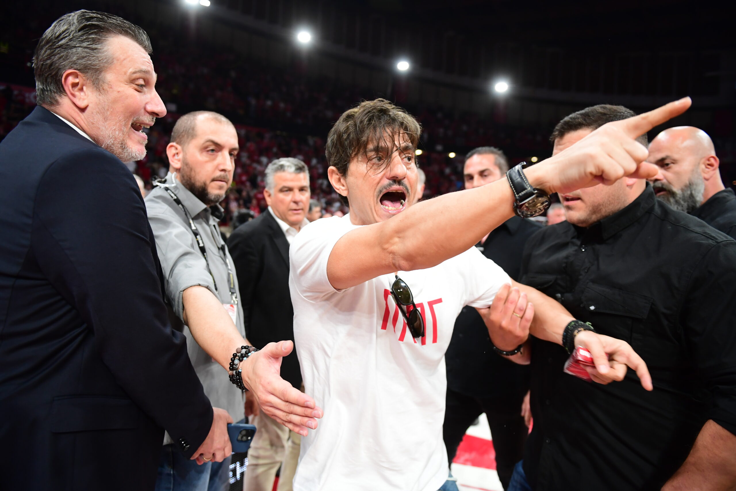 Δείτε φωτογραφίες: Έξαλλος ο Γιαννακόπουλος στο ΣΕΦ