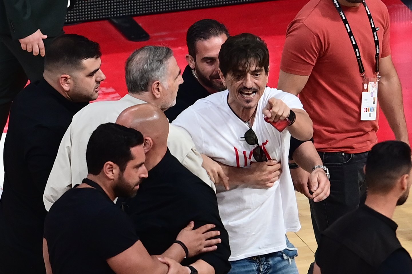 Δείτε φωτογραφίες: Έξαλλος ο Γιαννακόπουλος στο ΣΕΦ