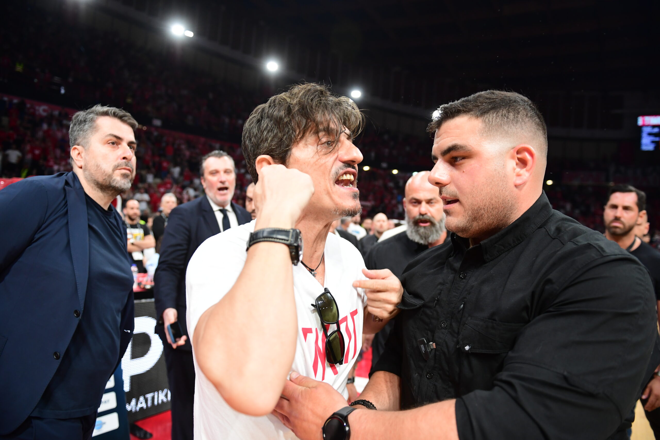 Δείτε φωτογραφίες: Έξαλλος ο Γιαννακόπουλος στο ΣΕΦ