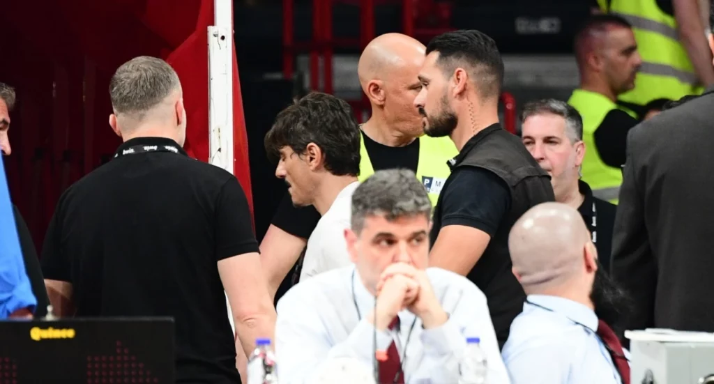 Ανατροπή! Ο Γιαννακόπουλος δεν έχει αποβληθεί - Τι έχει συμβεί στο ΣΕΦ