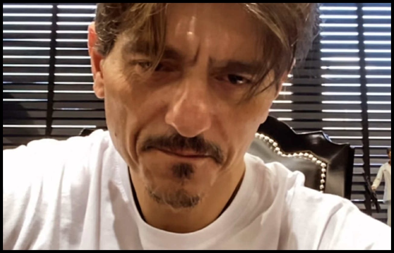 Γιαννακόπουλος με σπέσιαλ μπλουζάκι: «Με βρίζατε με το παιδάκι μου δίπλα; - Έρχομαι» (vid)