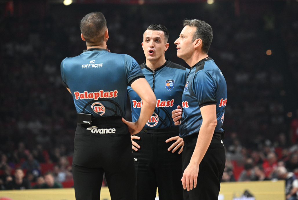 Ημίχρονο στο ΣΕΦ με 18... βολές στον Ολυμπιακό!