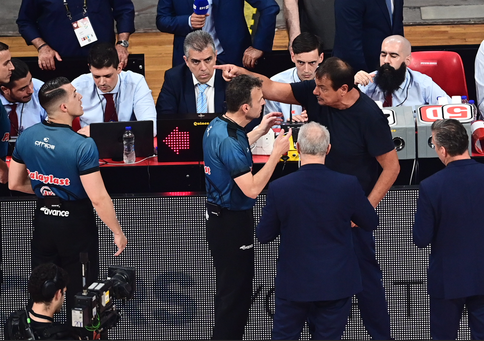 Ολοκληρώθηκε η ΠΑΡΩΔΙΑ, τον νίκησε -ξανά- η ΔΙΑΙΤΗΣΙΑ (vids)