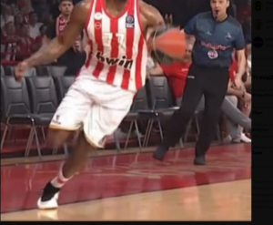 Φωτογραφία: Ο ΜακΚίσικ πατάει τη γραμμή, ο Παπαπέτρου δεν σφυρίζει