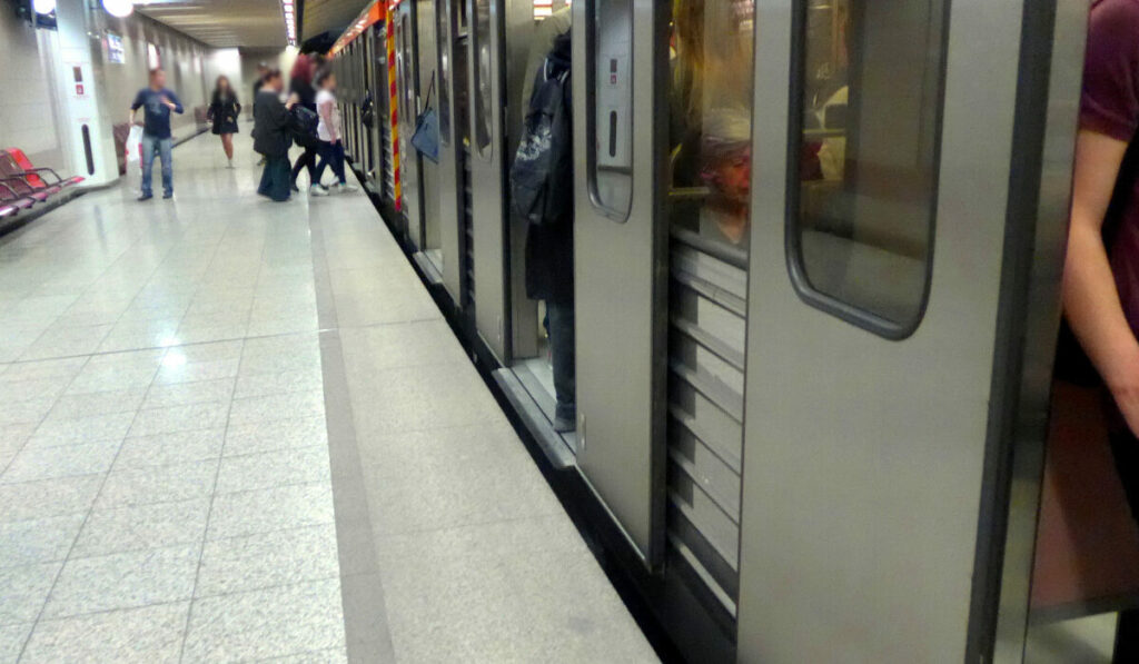 Αυτός είναι ο γνωστός μάνατζερ ποδοσφαίρου που ανασύρθηκε νεκρός στο Σύνταγμα