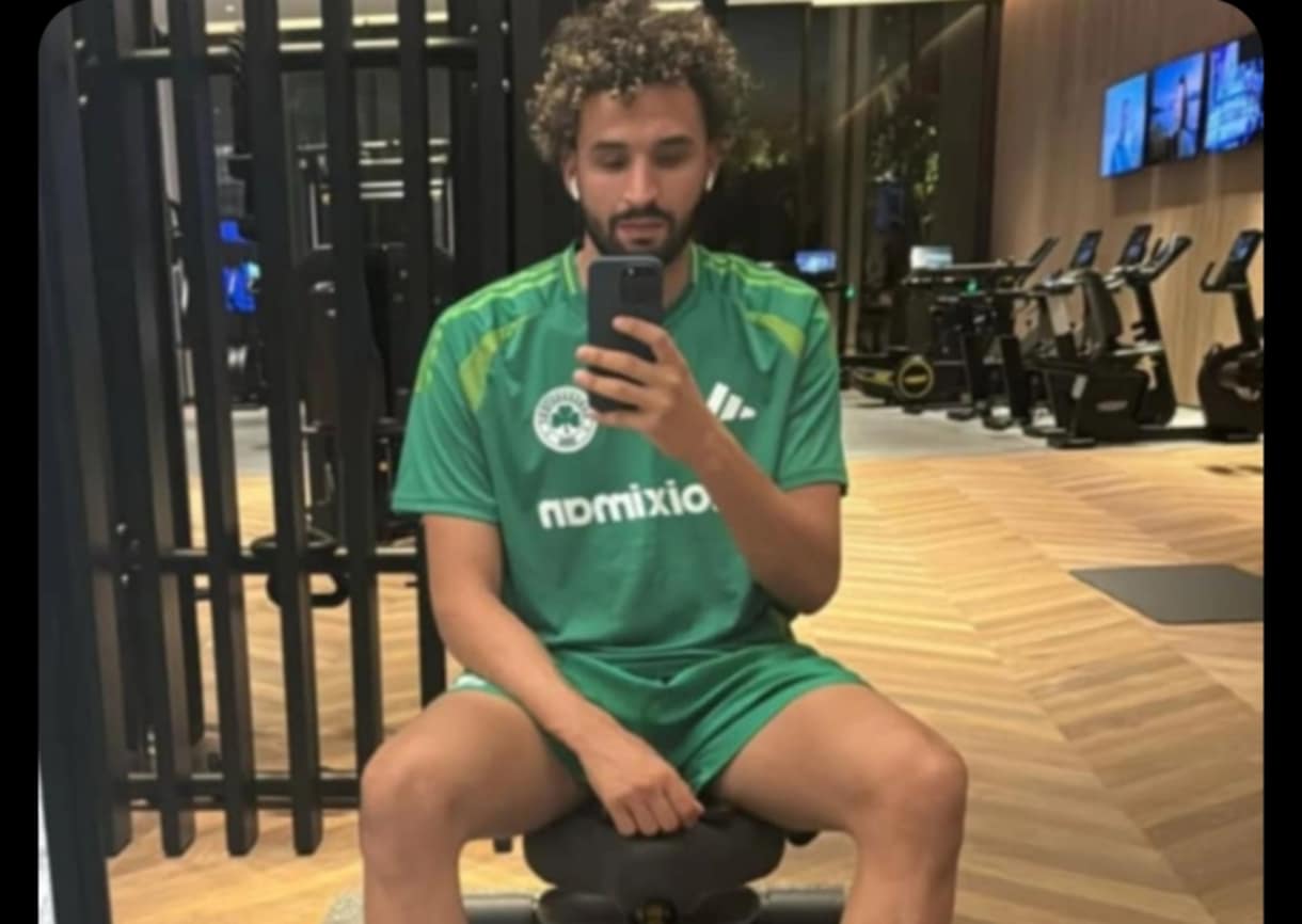 Ο Τουμπά φόρεσε τη φανέλα του Παναθηναϊκού και έπιασε δουλειά! (pic)