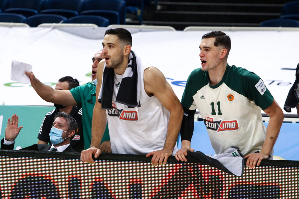 Φωτογραφία: Η απάντηση του Παπαπέτρου στον Χεζόνια