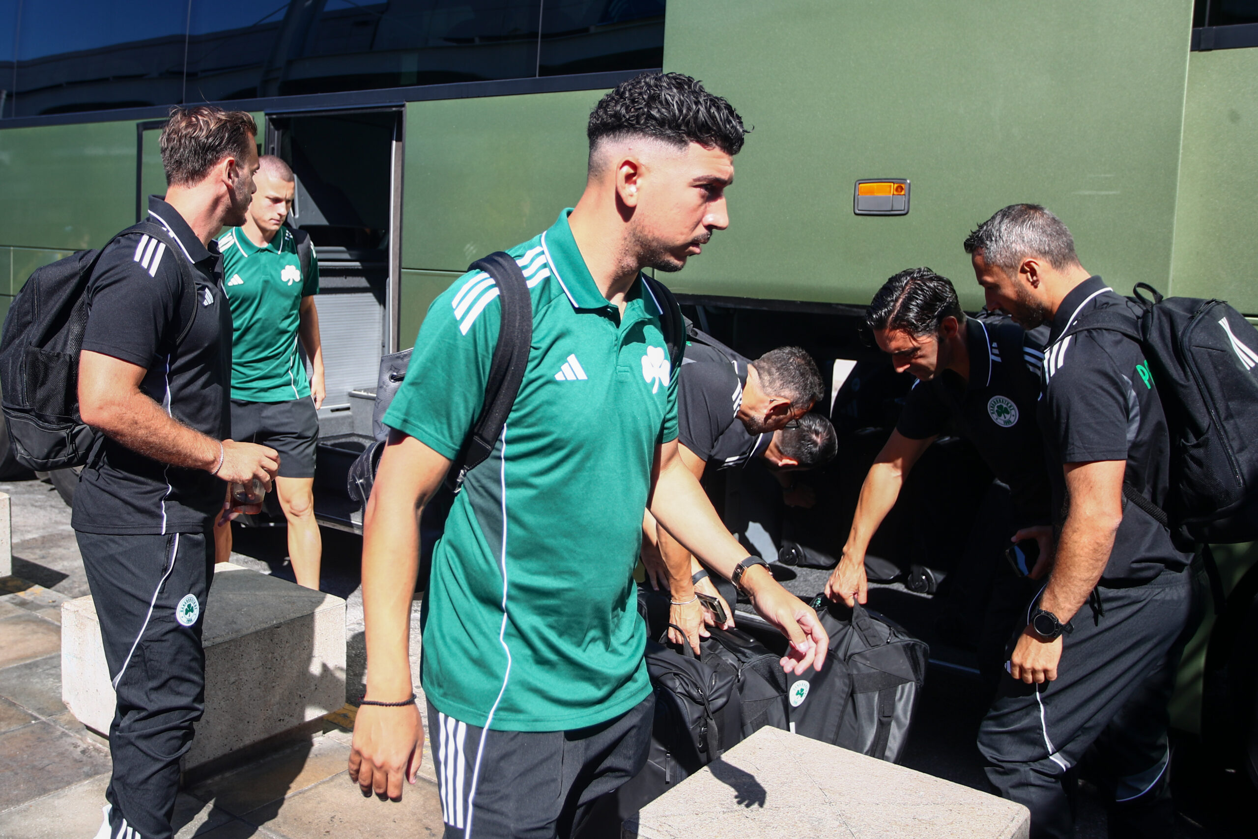 Δείτε φωτογραφίες: «Πέταξε» για Αυστρία ο Παναθηναϊκός - Με την ομάδα ο Φύσσας