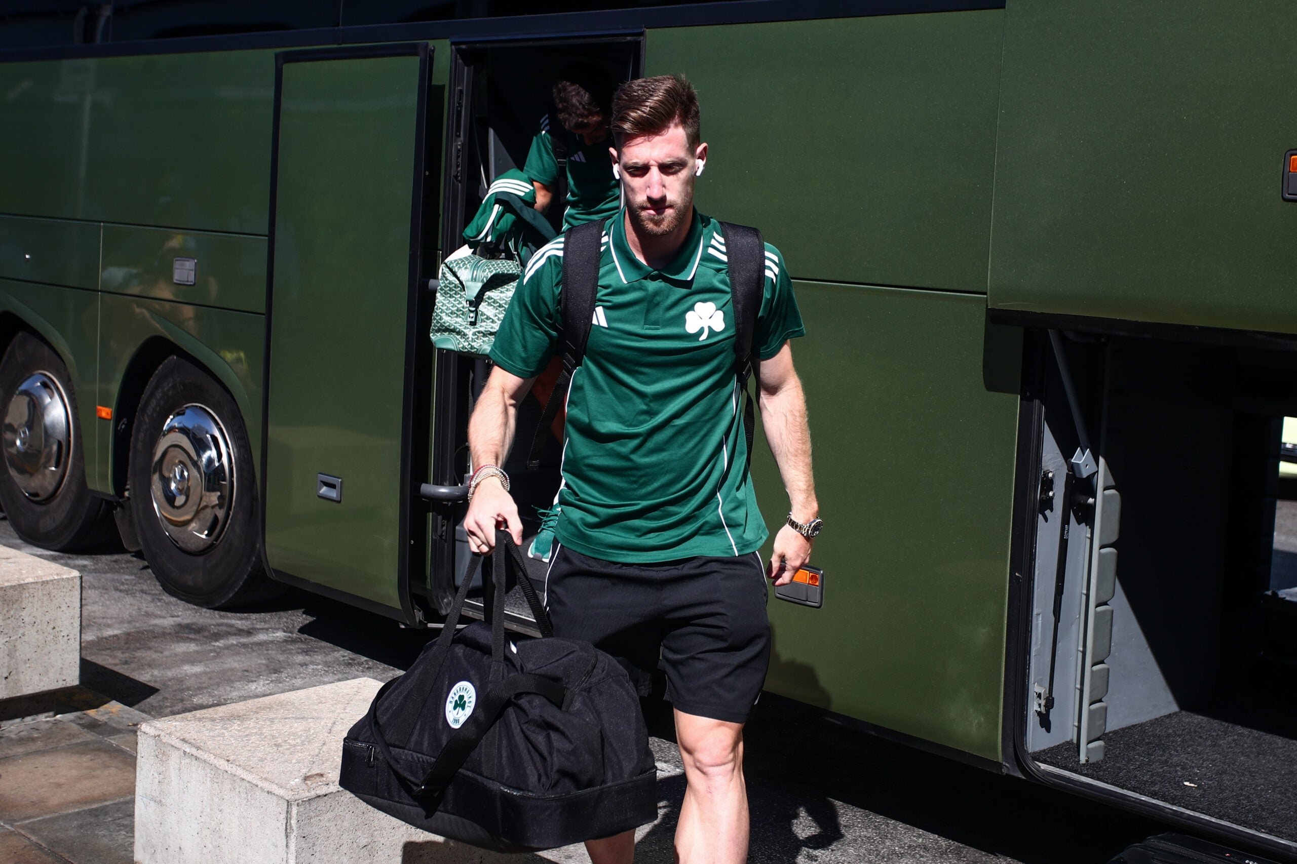 Δείτε φωτογραφίες: «Πέταξε» για Αυστρία ο Παναθηναϊκός - Με την ομάδα ο Φύσσας