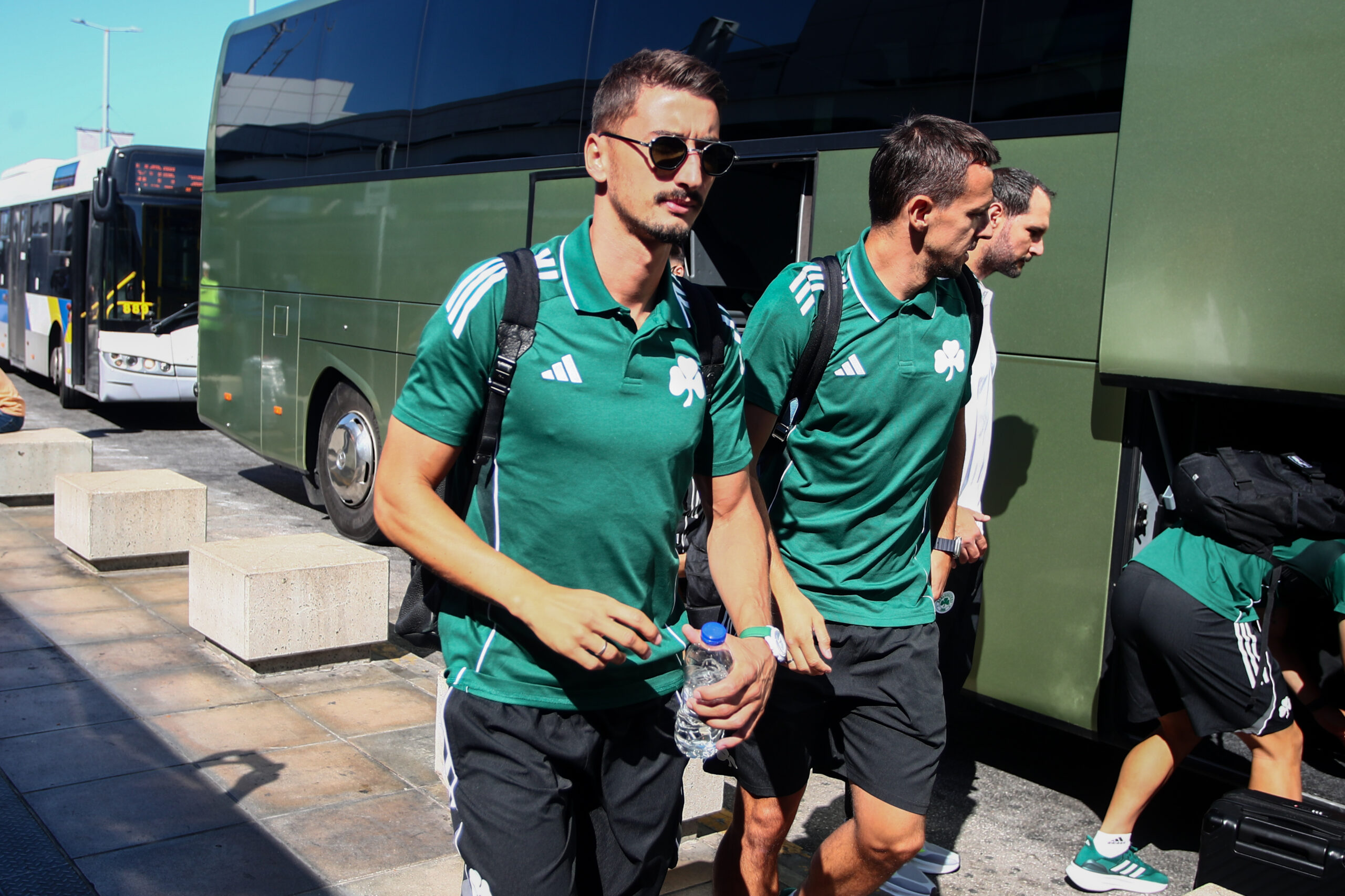 Δείτε φωτογραφίες: «Πέταξε» για Αυστρία ο Παναθηναϊκός - Με την ομάδα ο Φύσσας