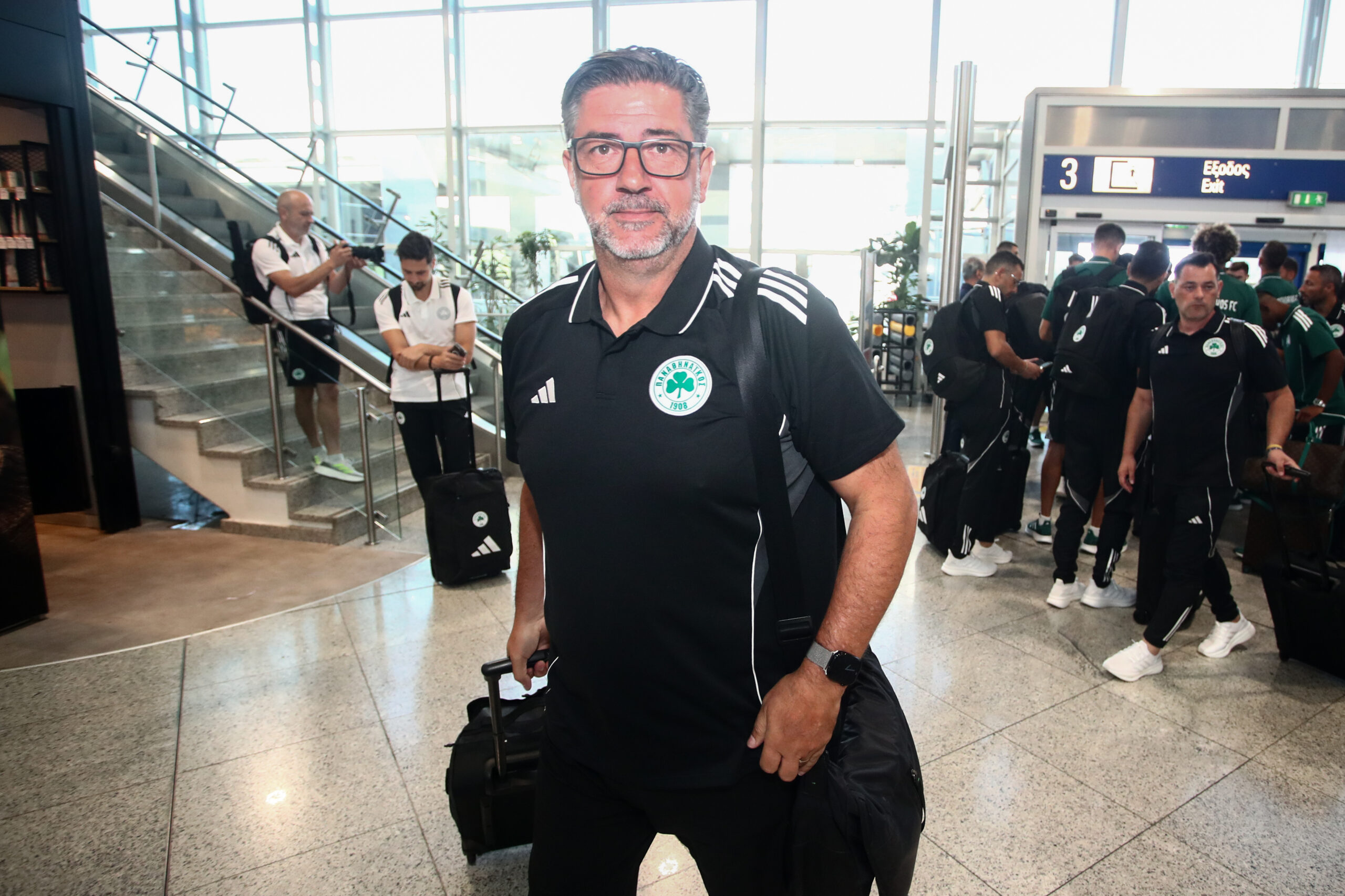 Δείτε φωτογραφίες: «Πέταξε» για Αυστρία ο Παναθηναϊκός - Με την ομάδα ο Φύσσας