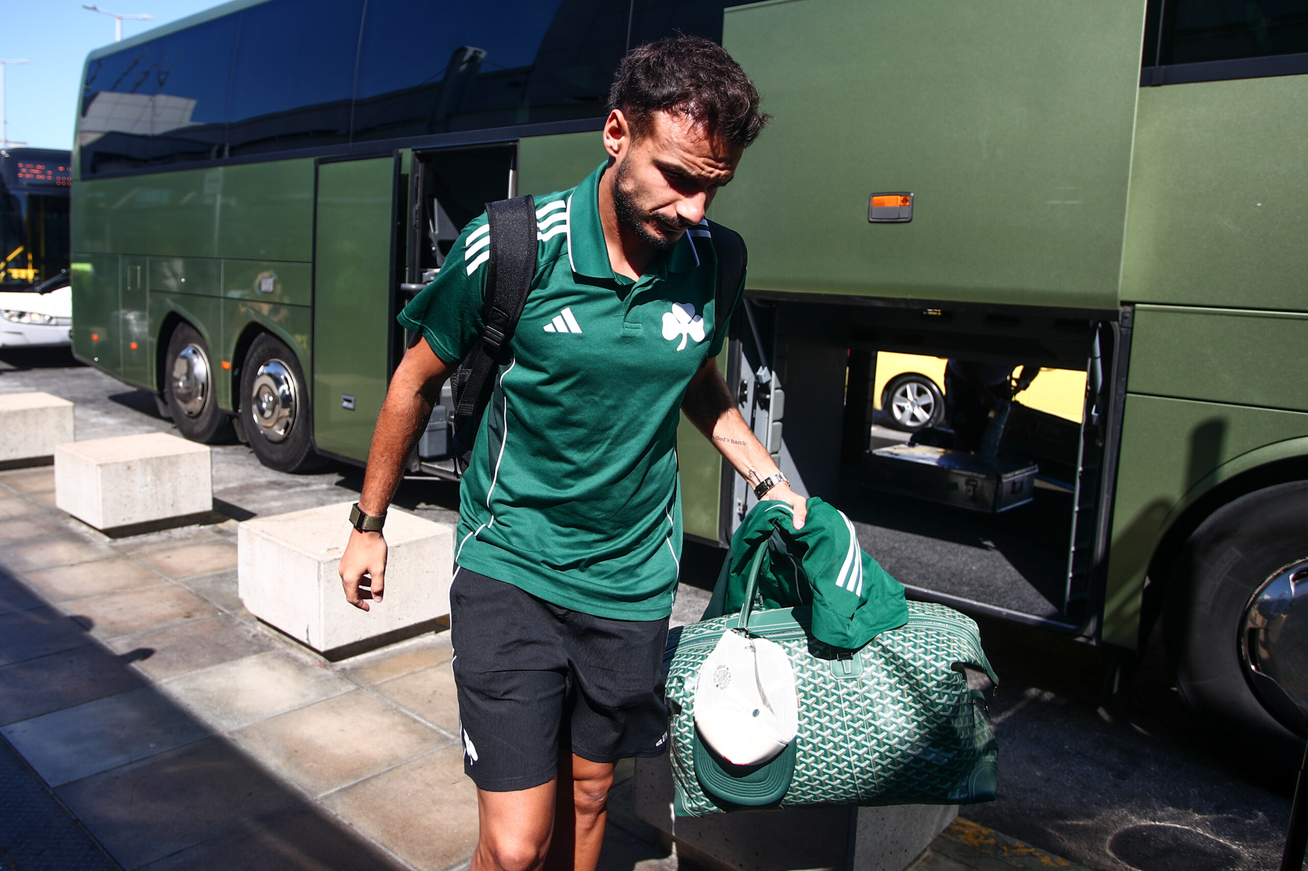 Δείτε φωτογραφίες: «Πέταξε» για Αυστρία ο Παναθηναϊκός - Με την ομάδα ο Φύσσας