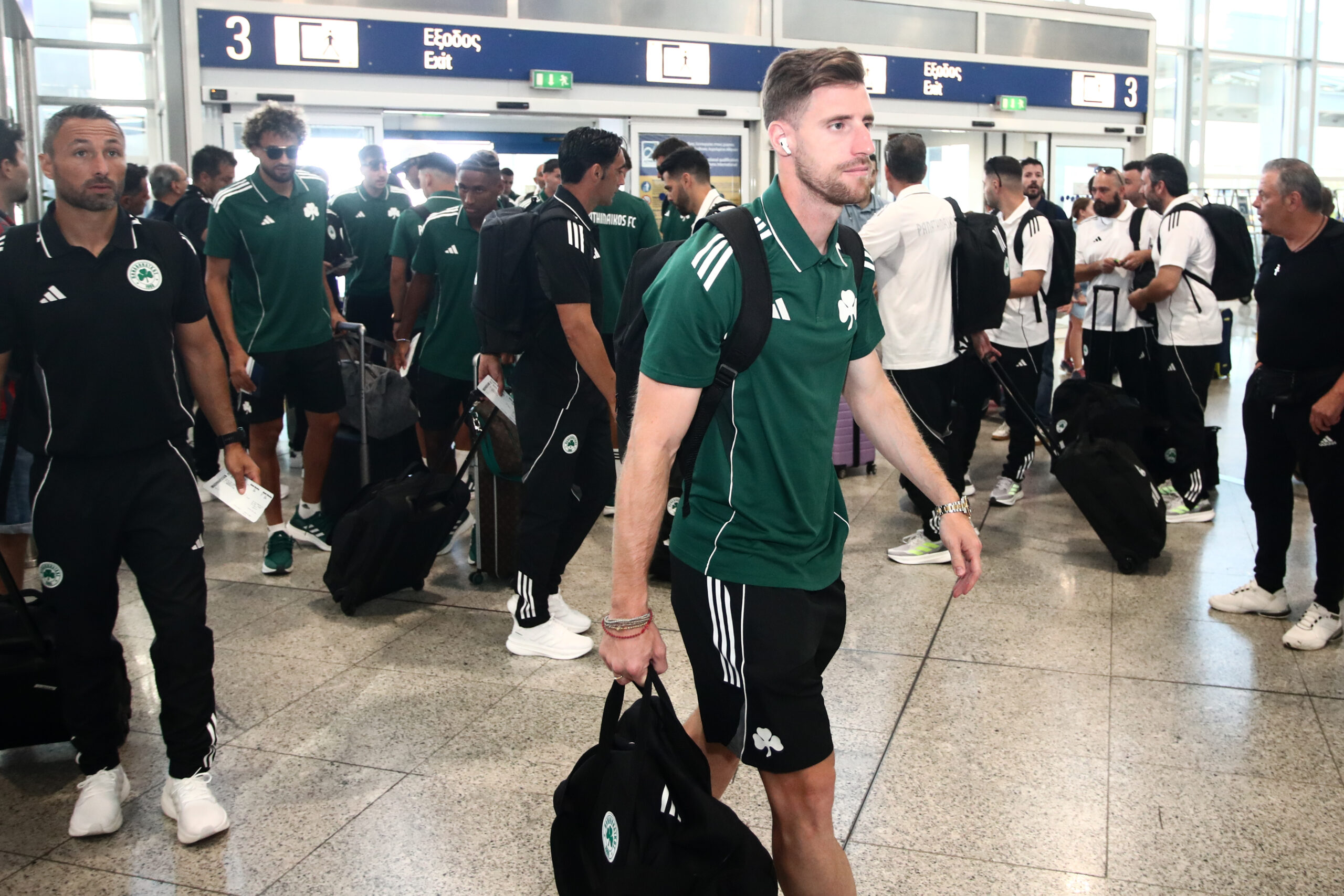 Δείτε φωτογραφίες: «Πέταξε» για Αυστρία ο Παναθηναϊκός - Με την ομάδα ο Φύσσας