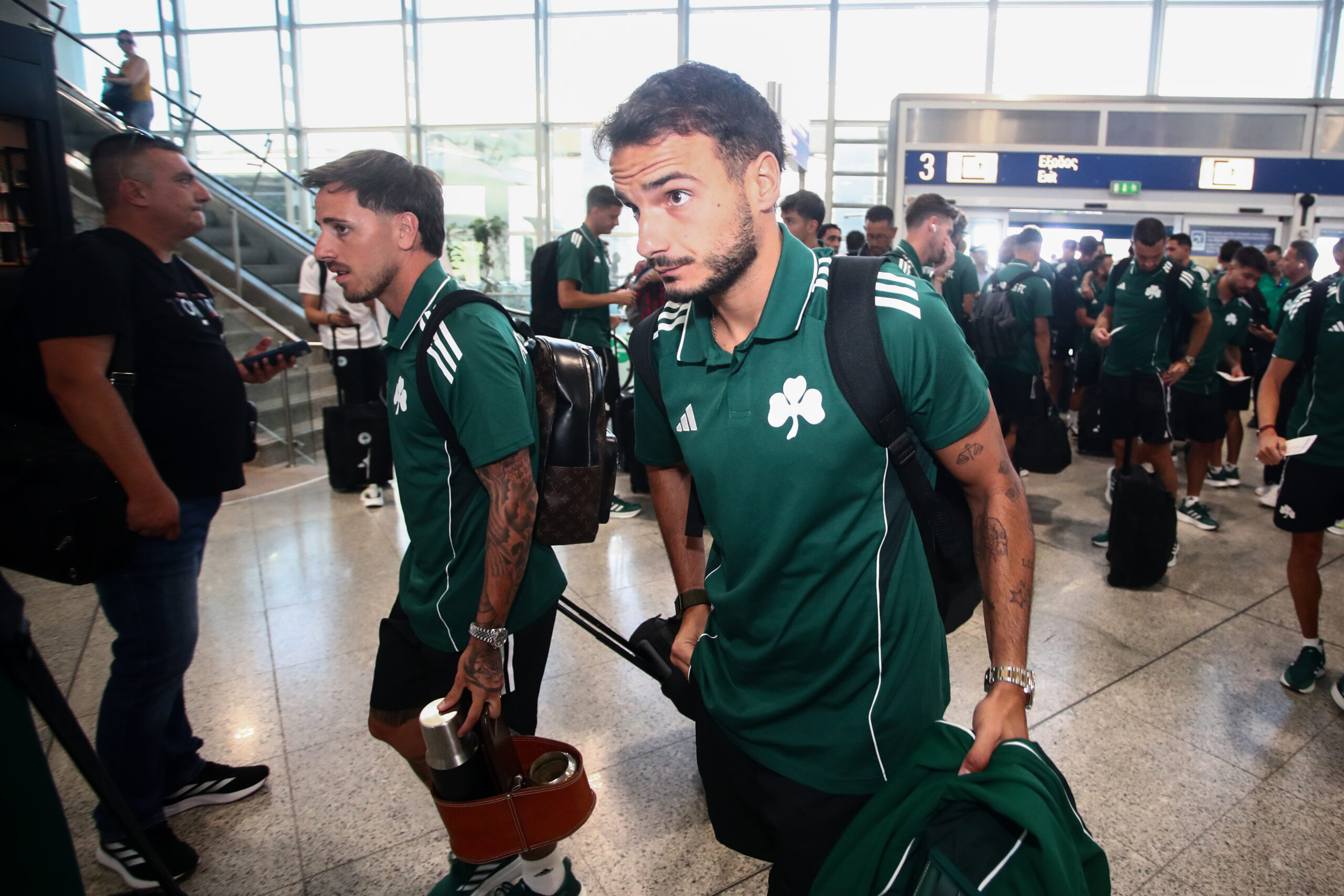 Δείτε φωτογραφίες: «Πέταξε» για Αυστρία ο Παναθηναϊκός - Με την ομάδα ο Φύσσας