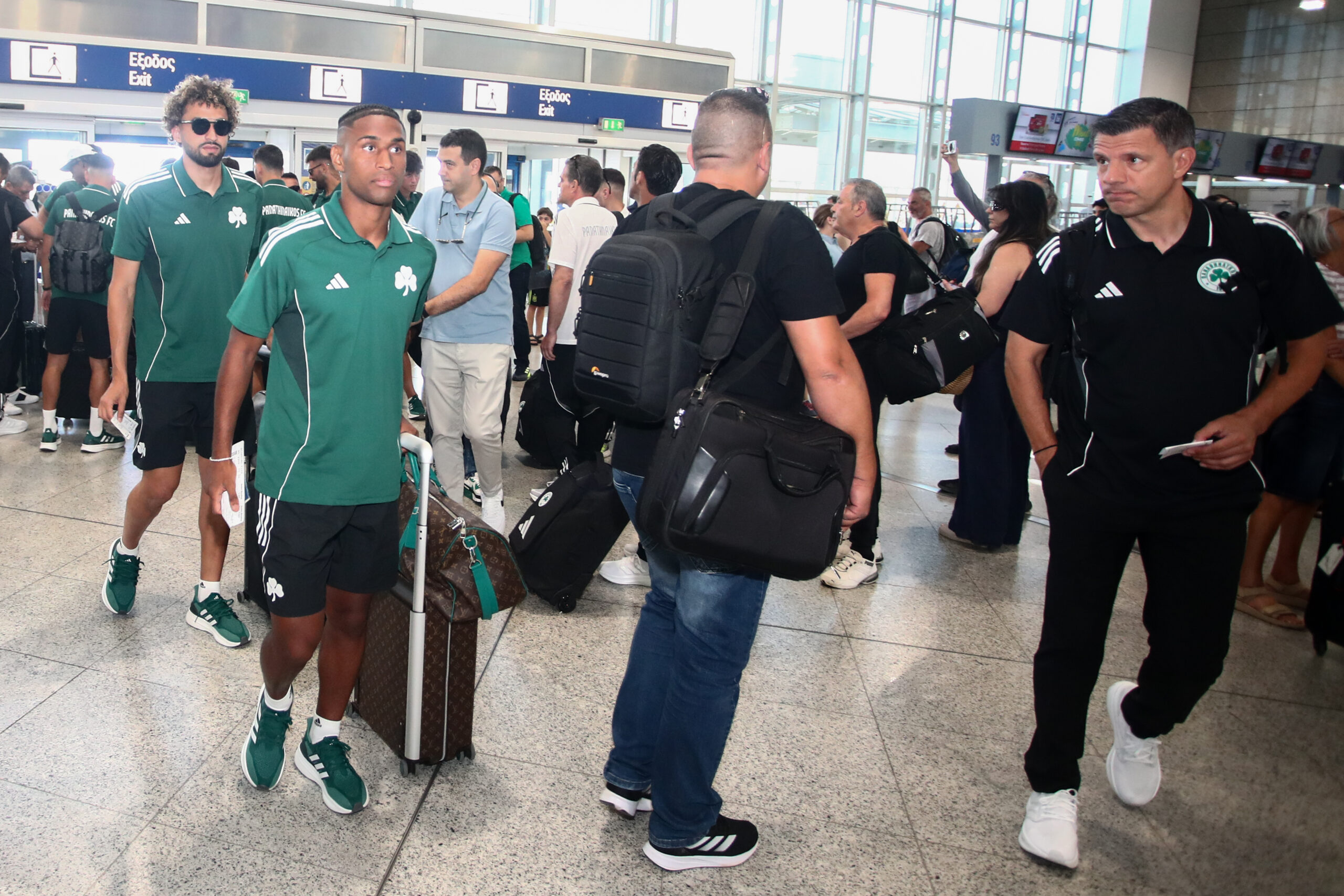 Δείτε φωτογραφίες: «Πέταξε» για Αυστρία ο Παναθηναϊκός - Με την ομάδα ο Φύσσας