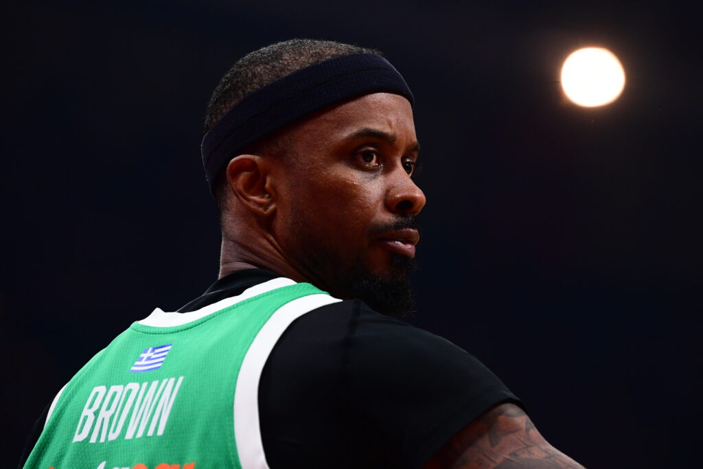 Παναθηναϊκός - Μπράουν: Το «σκληρό πόκερ» των 3,4 εκατ. ευρώ και το deal με την Αρμάνι