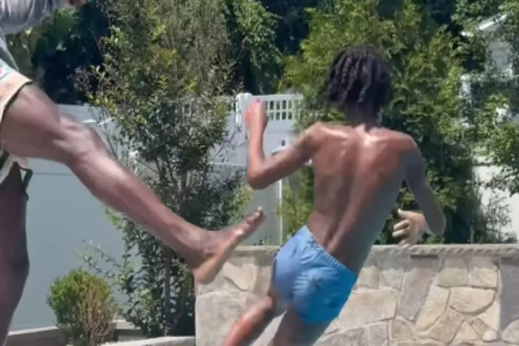 Βίντεο: Ο Γκραντ έγινε για λίγο Λεωνίδας και φώναξε “This is Sparta” στον γιο του