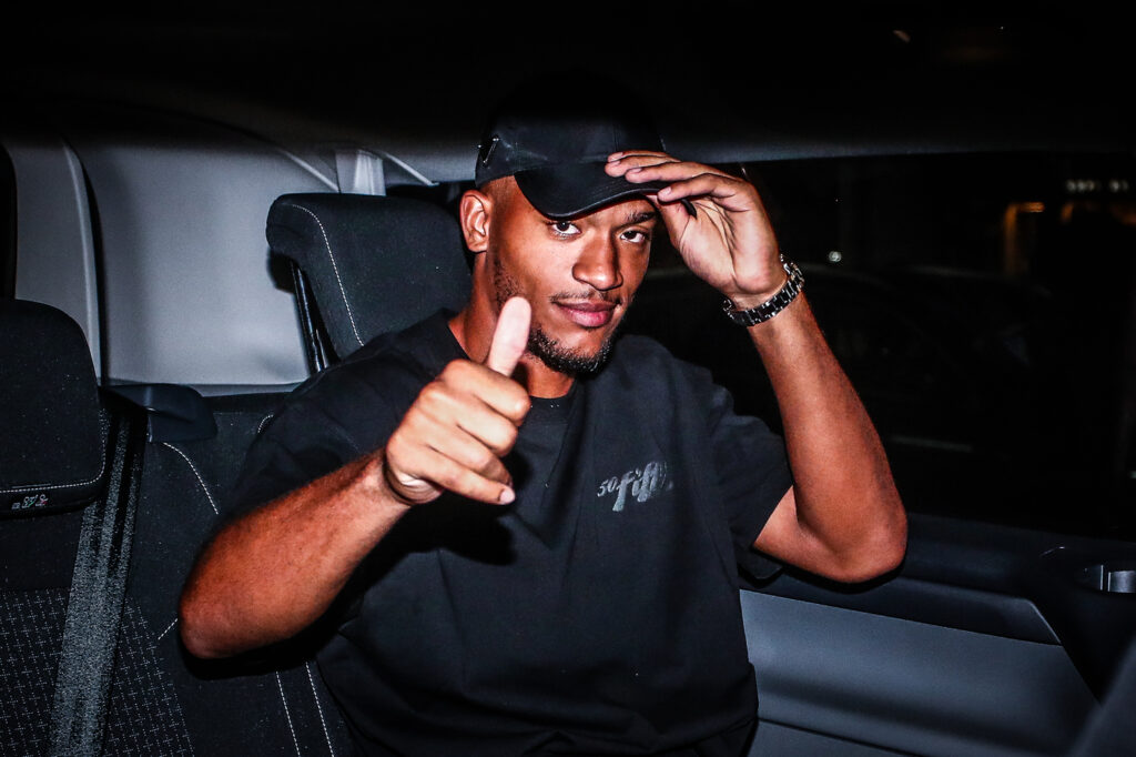 Πόλος έλξης ο Λαφόντ - Δείτε φωτογραφίες από την άφιξή του