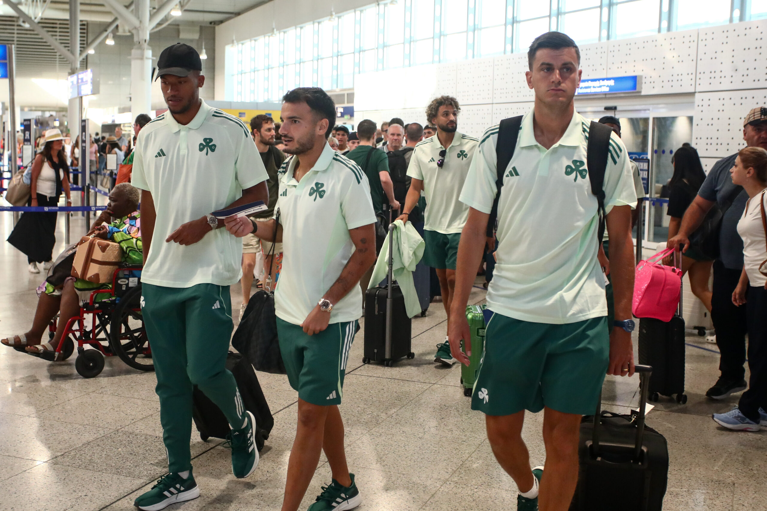 Φωτογραφίες: Με χαμόγελα και πίστη ο Παναθηναϊκός... πέταξε για Γλασκώβη