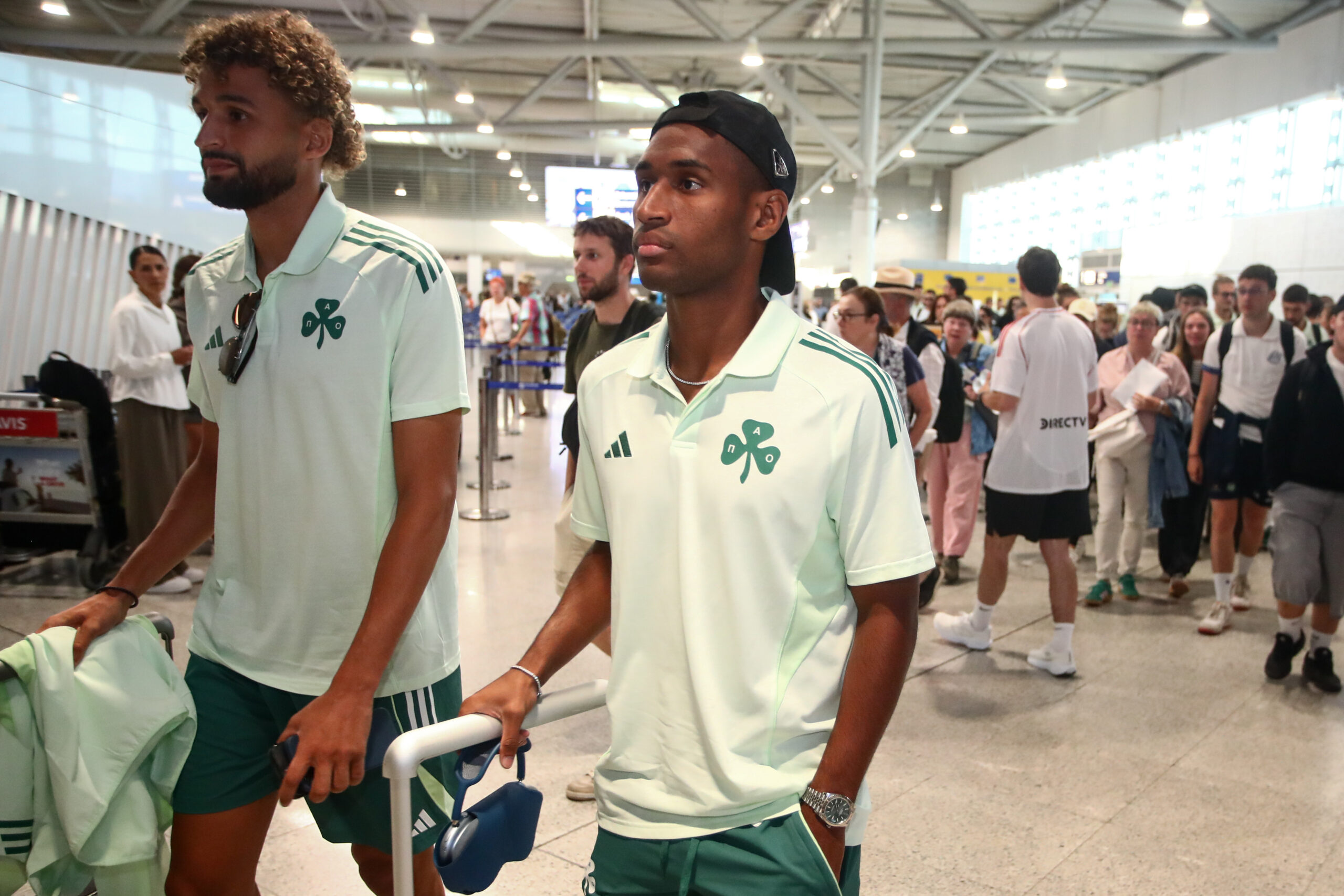 Φωτογραφίες: Με χαμόγελα και πίστη ο Παναθηναϊκός... πέταξε για Γλασκώβη