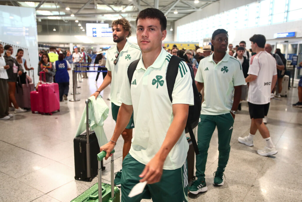 Φωτογραφίες: Με χαμόγελα και πίστη ο Παναθηναϊκός... πέταξε για Γλασκώβη