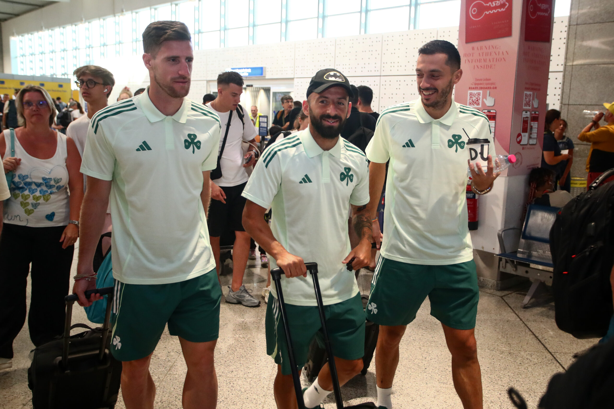 Φωτογραφίες: Με χαμόγελα και πίστη ο Παναθηναϊκός... πέταξε για Γλασκώβη