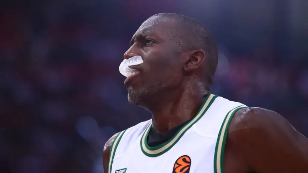 «Χολμς ναι, Ντάνστον όχι για τον Παναθηναϊκό»