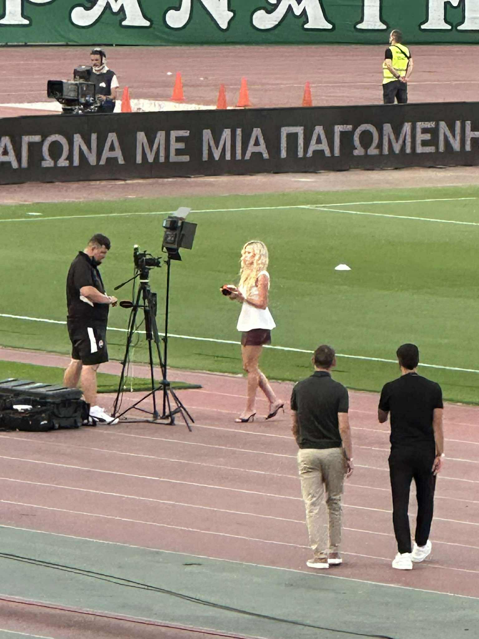 Παναθηναϊκός - Σαχτάρ: Ξετρέλανε το ΟΑΚΑ η Ντάρια Μπόνταρ στο pre-game (pics)