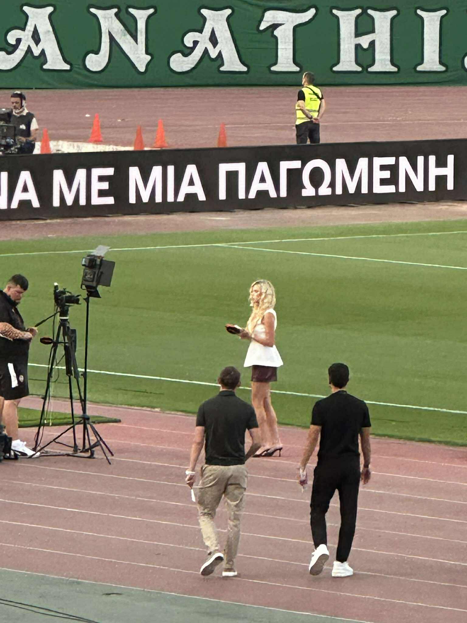 Παναθηναϊκός - Σαχτάρ: Ξετρέλανε το ΟΑΚΑ η Ντάρια Μπόνταρ στο pre-game (pics)