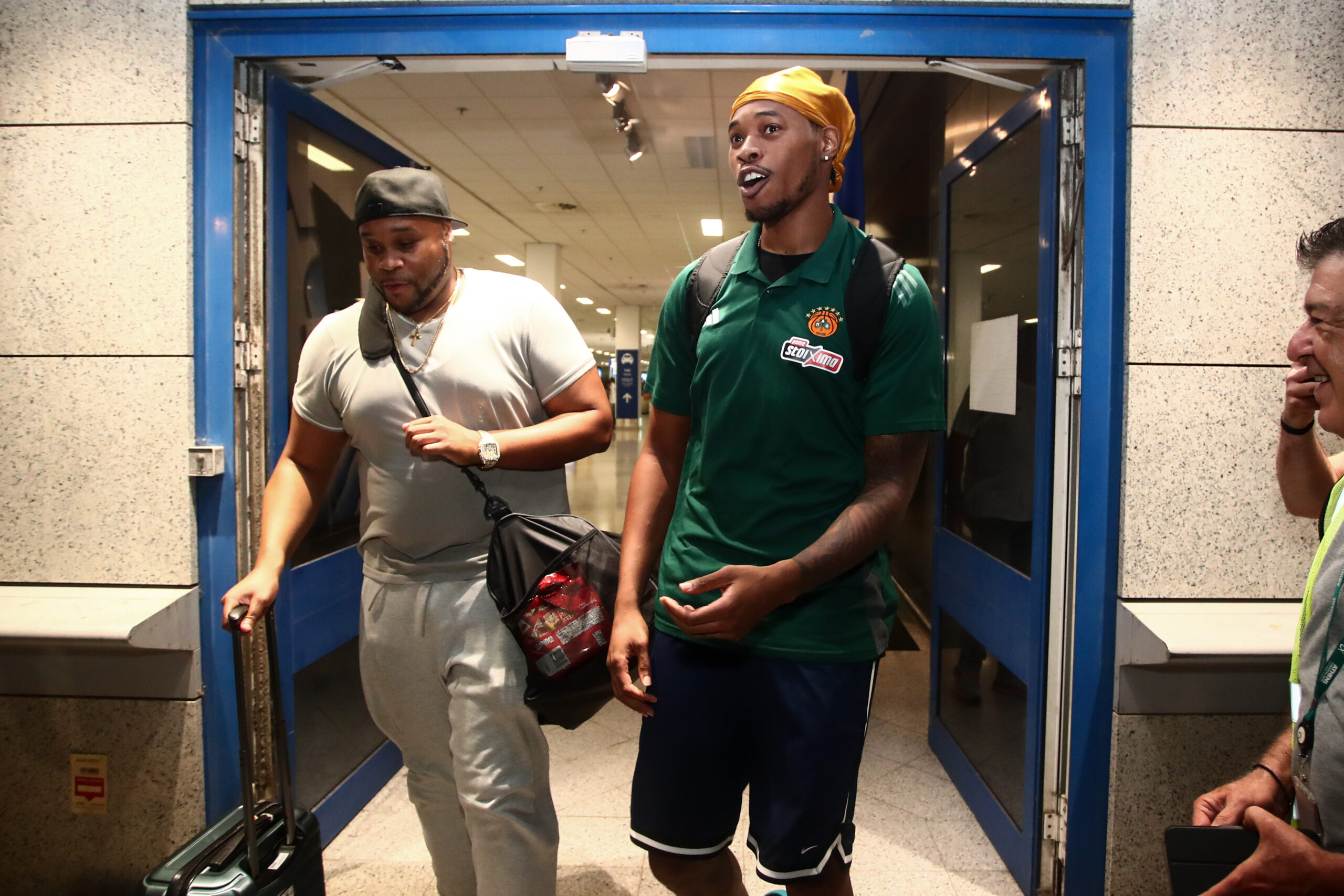 Παναθηναϊκός: Οι πρώτες εικόνες από την άφιξη του Χολμς (vid)