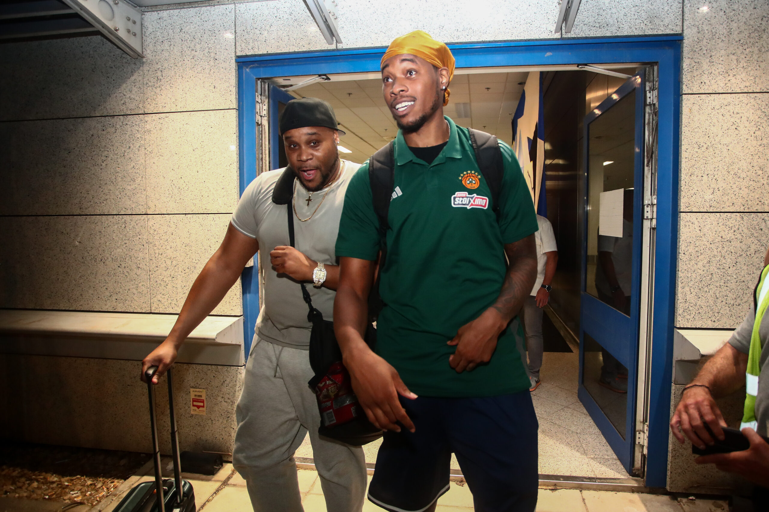 Παναθηναϊκός: Οι πρώτες εικόνες από την άφιξη του Χολμς (vid)