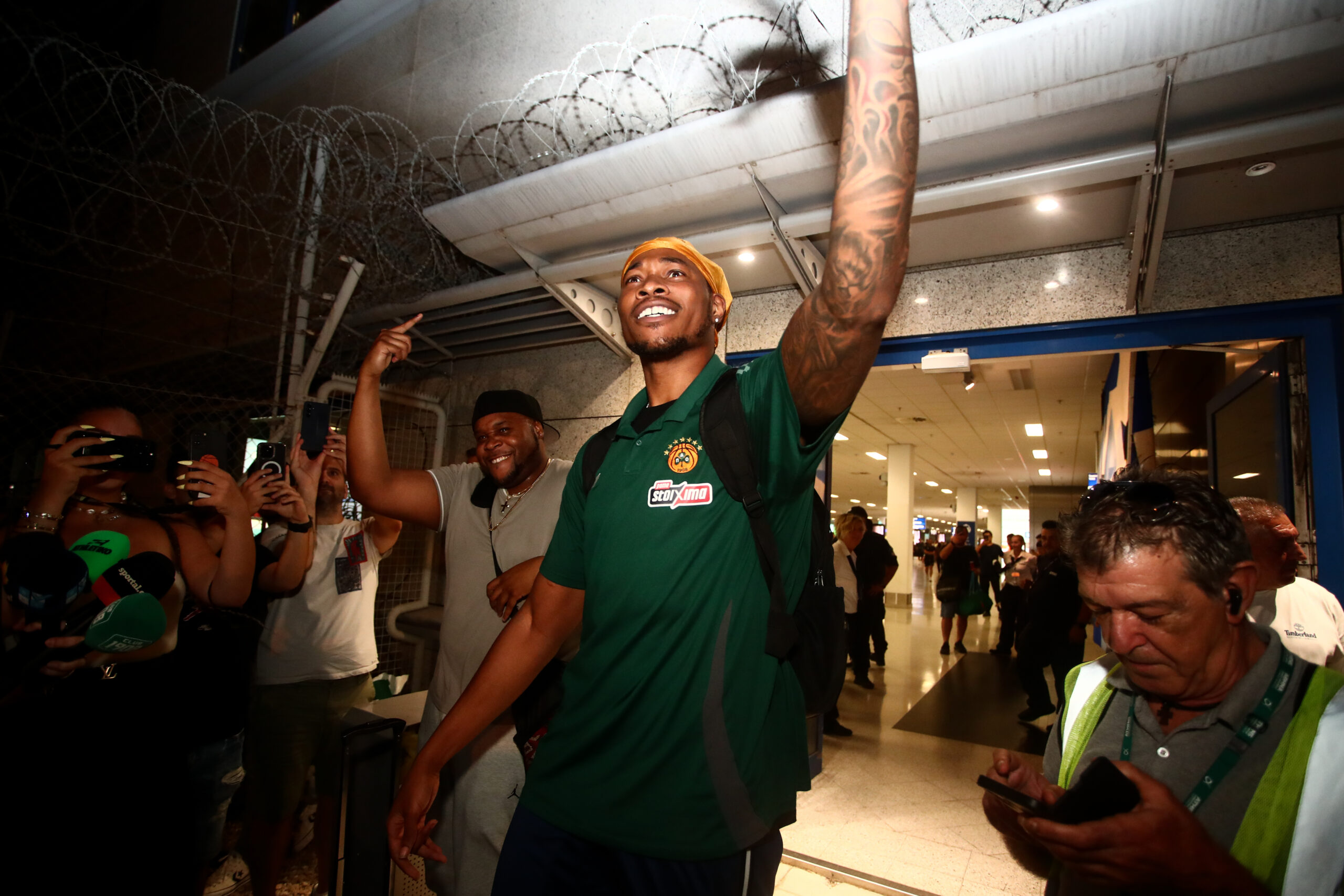 Παναθηναϊκός: Οι πρώτες εικόνες από την άφιξη του Χολμς (vid)