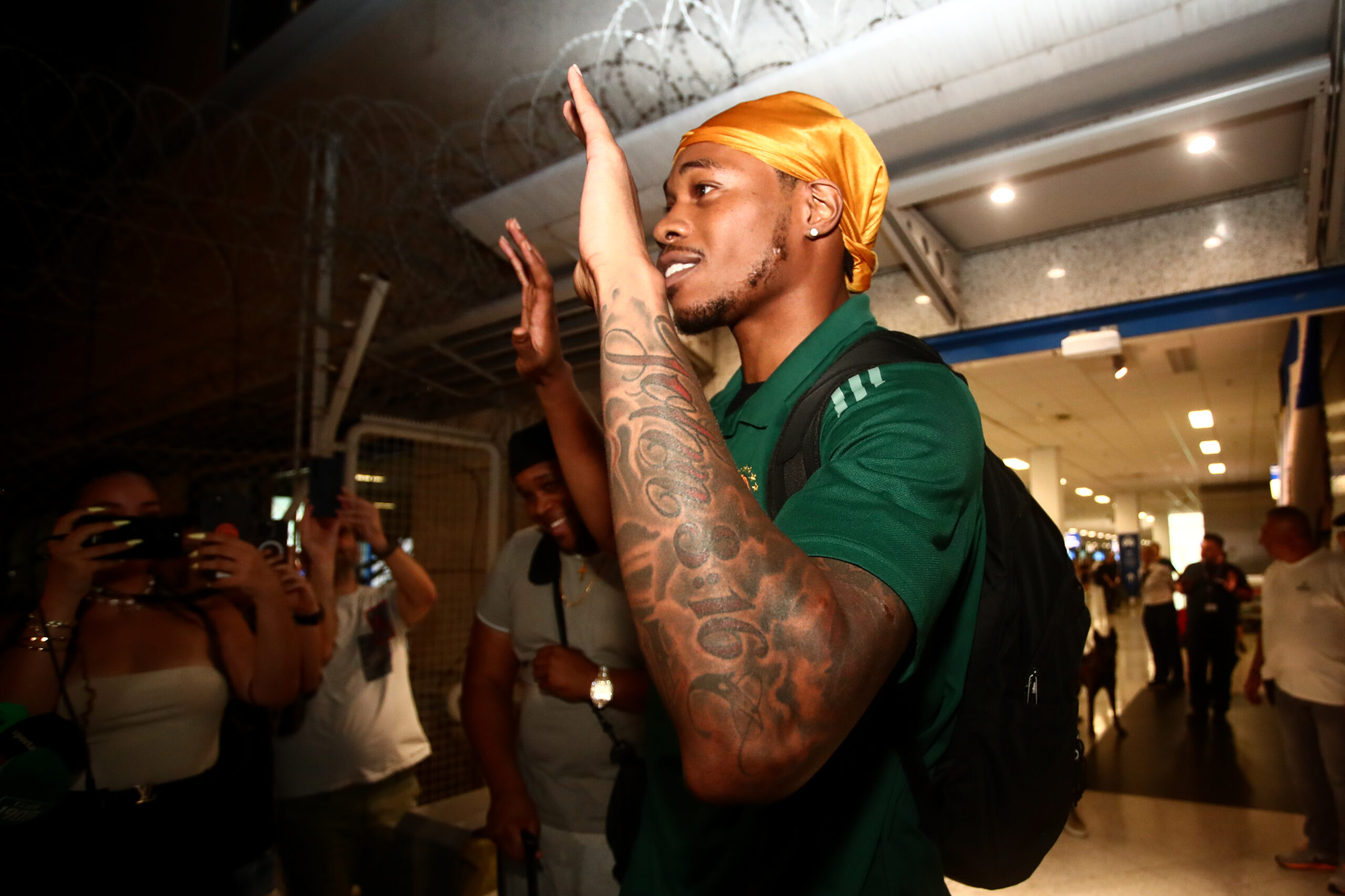 Παναθηναϊκός: Οι πρώτες εικόνες από την άφιξη του Χολμς (vid)