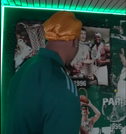 Ο Χόλμς στο ΟΑΚΑ: Το χαζεύει και ρίχνει ατάκα για το πρώτο κάρφωμα! (pics-vid)