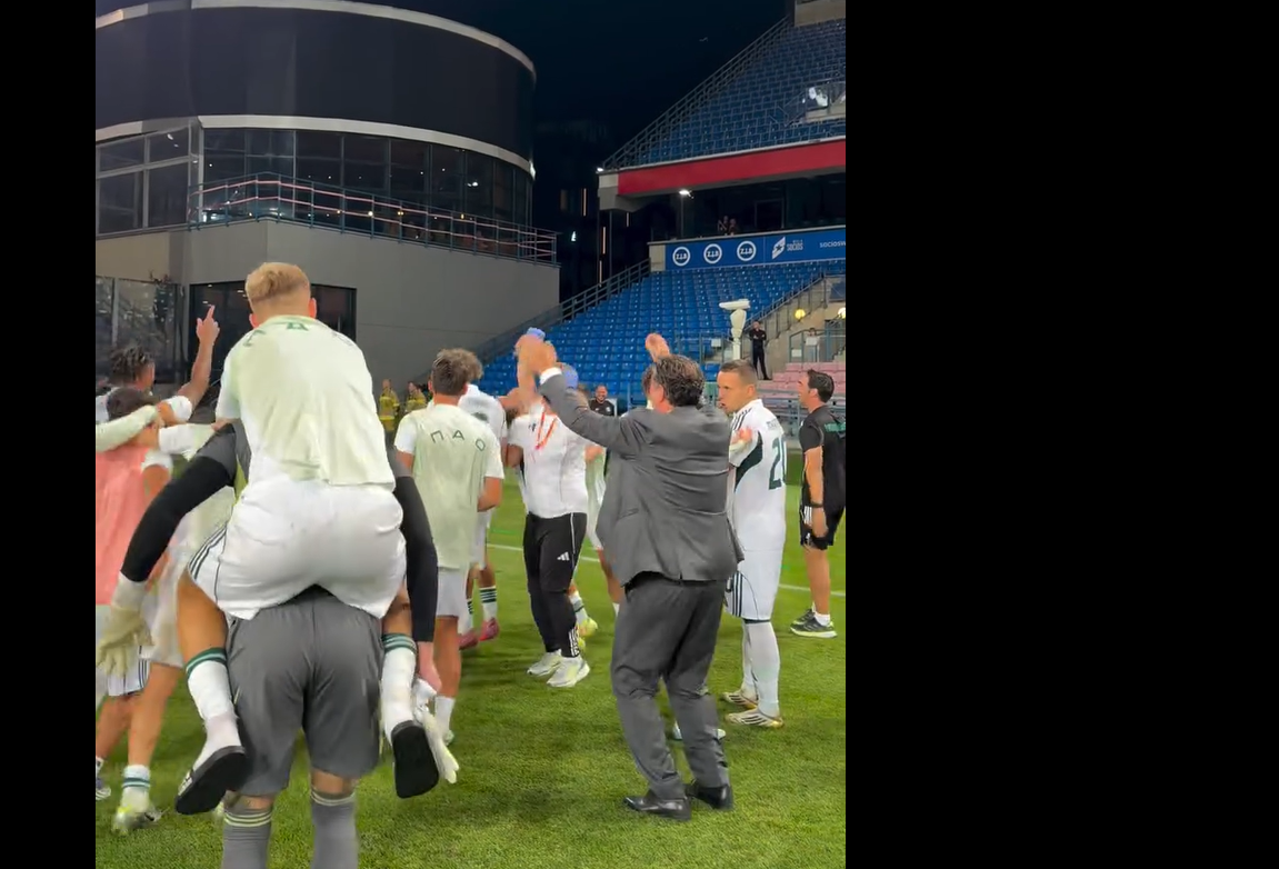 ΑΠΙΘΑΝΟΣ Βιτόρια: «Χόρτο μαγικό» με τους οπαδούς μετά την πρόκριση (vid)