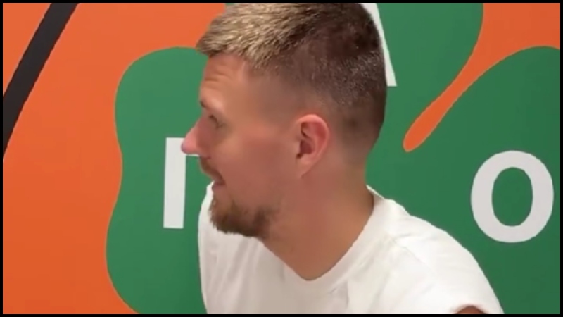 Ο Πορζίνγκις κάθισε δίπλα στο σήμα του Παναθηναϊκού: «Αυτό έγινε κατά λάθος!» (vid)