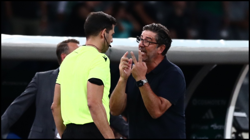 Παναθηναϊκός - Σαμσουνσπόρ: Έξαλλος ο Βιτόρια με τον Μουνουέρα, δέχτηκε και κίτρινη κάρτα (pics)