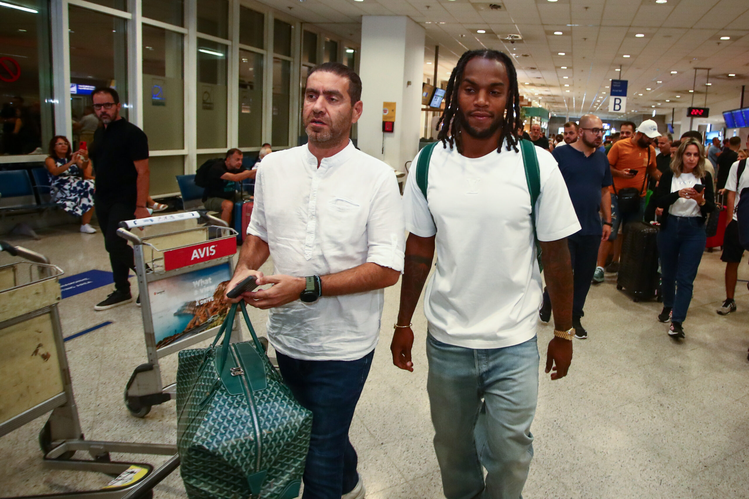 Δείτε φωτογραφίες: Η άφιξη του Ρενάτο Σάντσες για τον Παναθηναϊκό (pics)