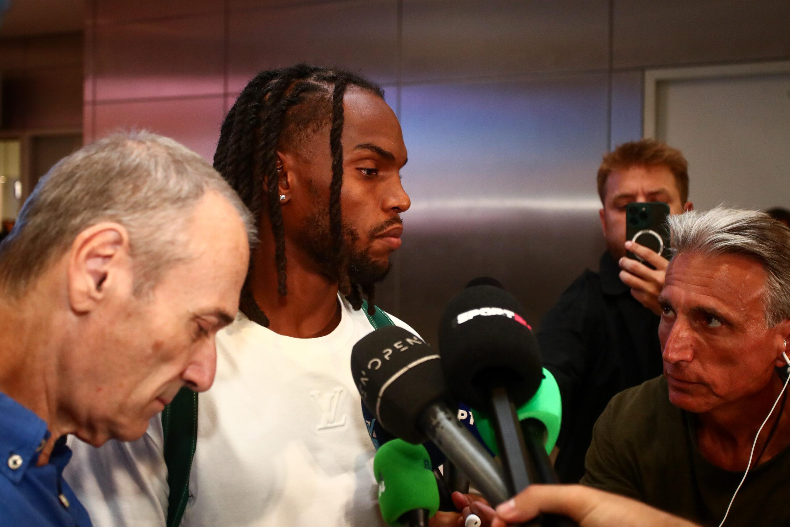 Δείτε φωτογραφίες: Η άφιξη του Ρενάτο Σάντσες για τον Παναθηναϊκό (pics)