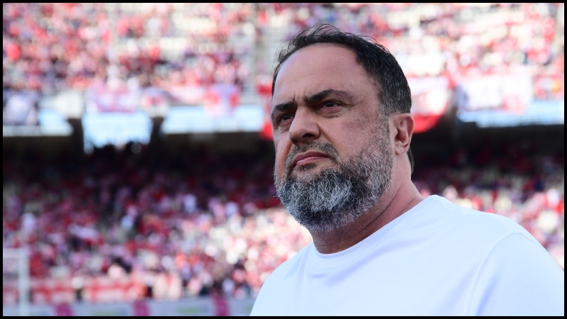 Πανό κατά του Βαγγέλη Μαρινάκη στο Κρίσταλ Πάλας - Νότιγχαμ (pics)