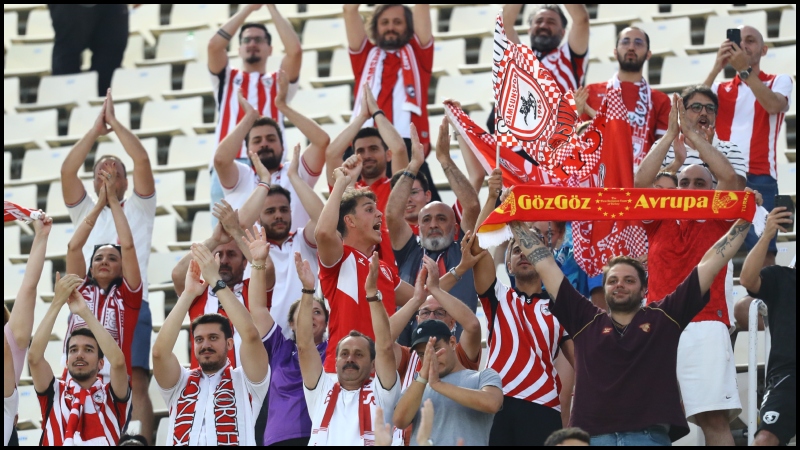 Το προκλητικό κορεό των οπαδών της Σαμσουνσπόρ που μπλόκαρε η τουρκική Αστυνομία (pic)