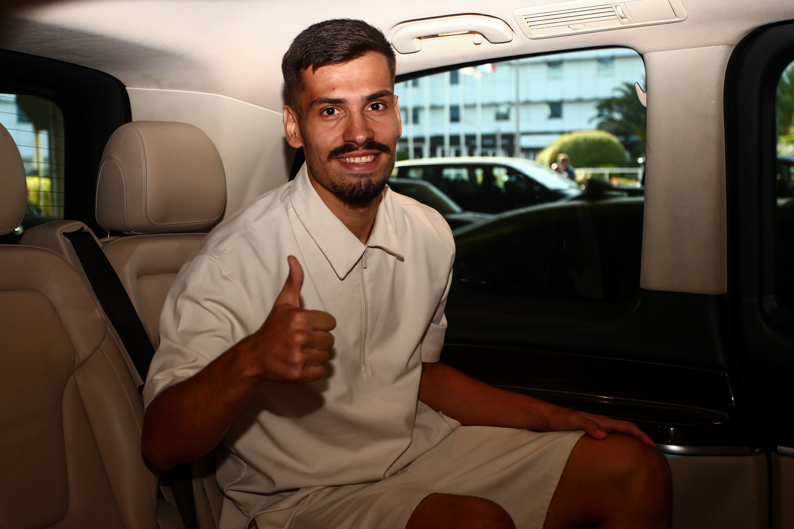 Δείτε φωτογραφίες από την άφιξη του Μίλος Πάντοβιτς για τον Παναθηναϊκό (pics)