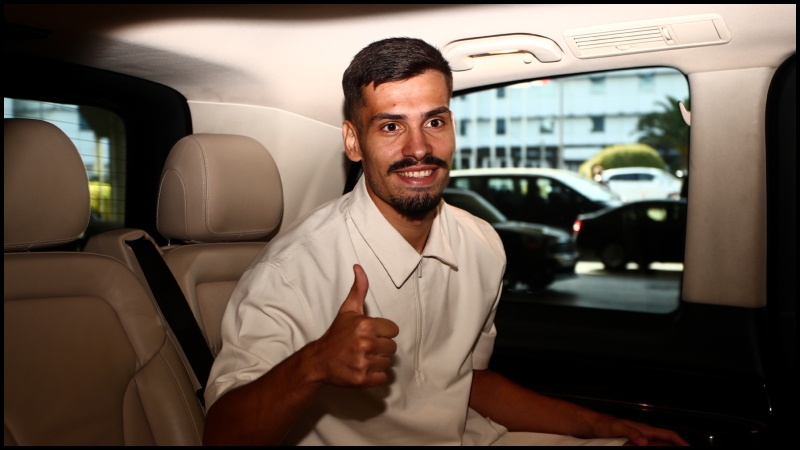 Δείτε φωτογραφίες από την άφιξη του Μίλος Πάντοβιτς για τον Παναθηναϊκό (pics)