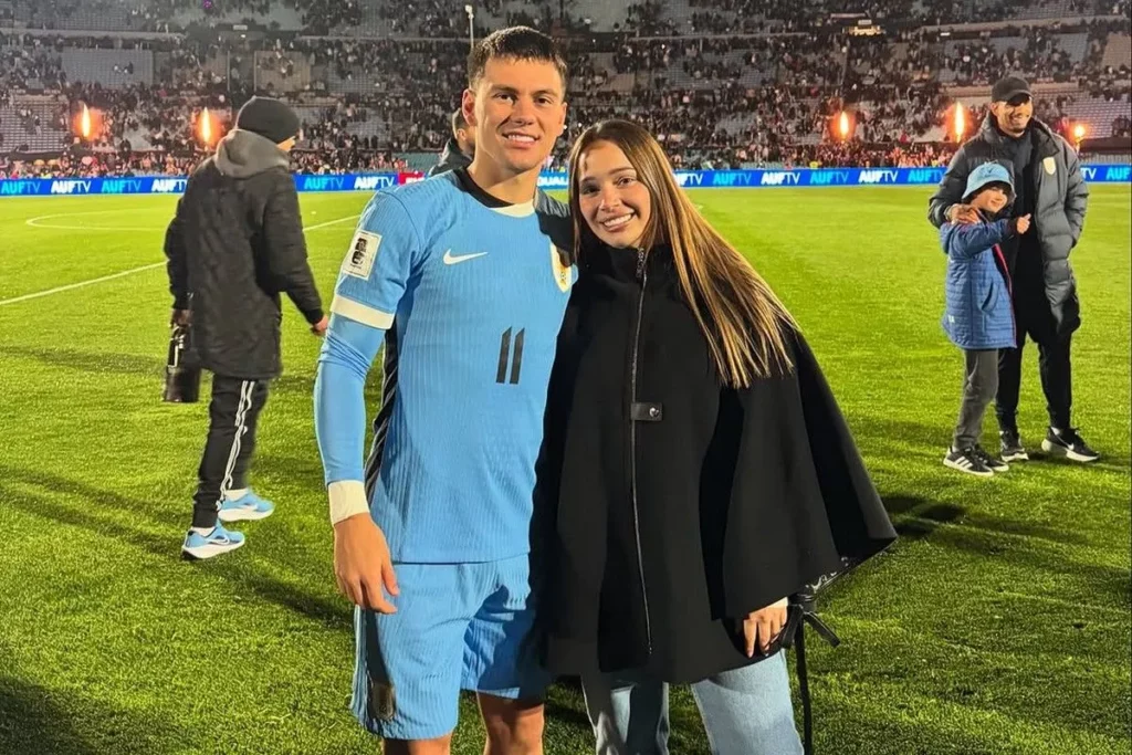 Πελίστρι: Πανηγύρισε την πρόκριση της Ουρουγουάης με την Καμίλα Γκαρσία στο πλευρό του