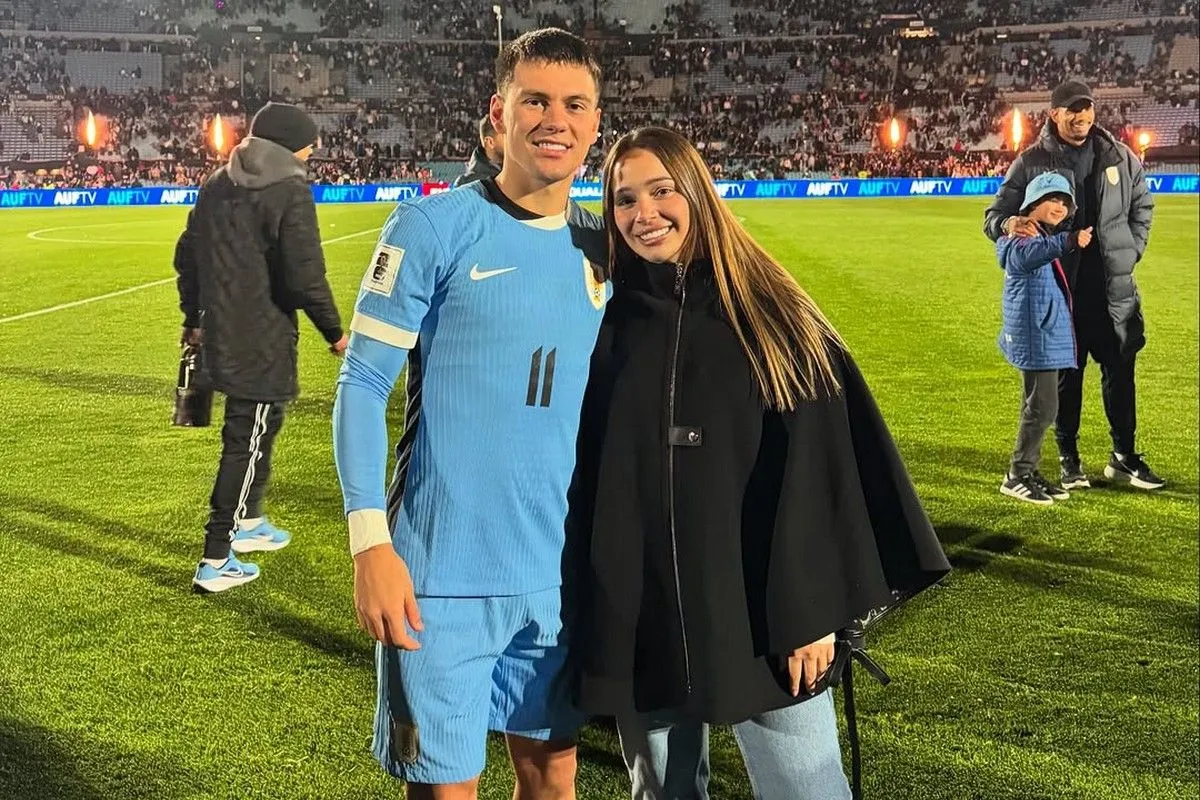 Πελίστρι: Πανηγύρισε την πρόκριση της Ουρουγουάης με την Καμίλα Γκαρσία στο πλευρό του